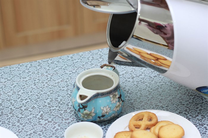 Bình đun siêu tốc Aqua 1.7 lít AJK-F615 (BL) Màu Trắng