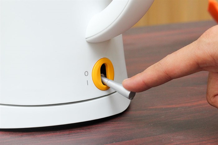 Bình đun siêu tốc Kangaroo 1.7 lít KG638 Màu Trắng - Cam