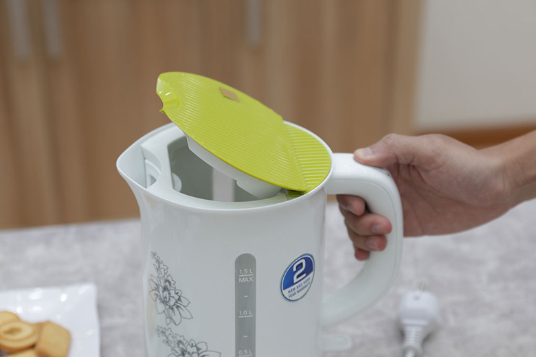 Nút nhấn bật mở tiện lợi trên tay cầm Nút nhấn bật mở tiện lợi trên tay cầm