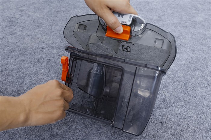 Máy hút bụi dạng hộp Electrolux Z1231 Màu Xanh lá