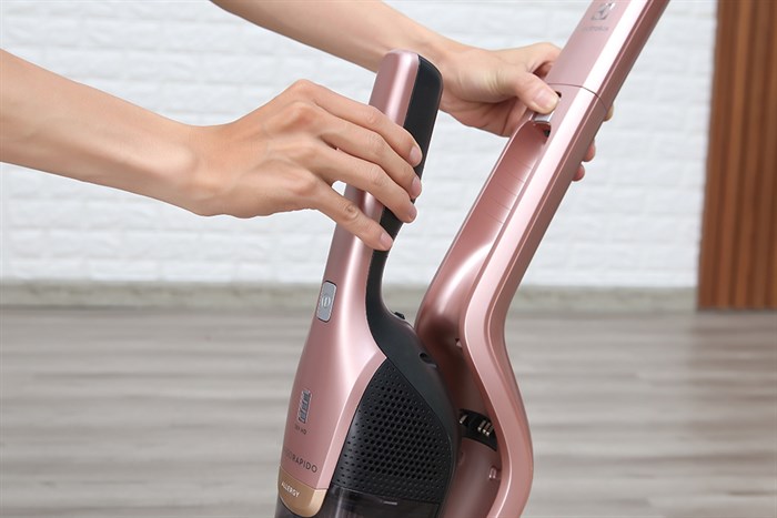 Máy hút bụi không dây Electrolux ZB3314AK Màu Hồng
