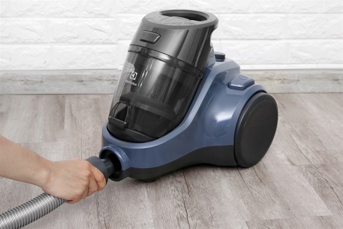 Máy hút bụi dạng hộp Electrolux EC41-2DB Màu Xanh đen