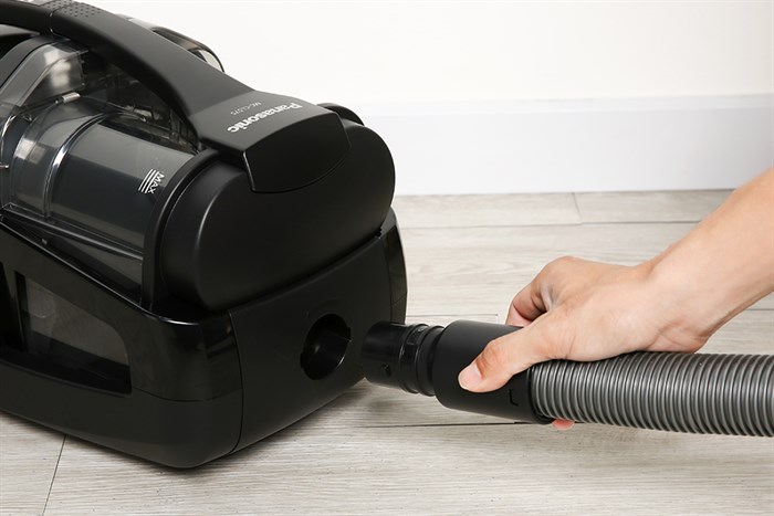 Máy hút bụi dạng hộp Panasonic MC-CL575KN49 Màu Đen