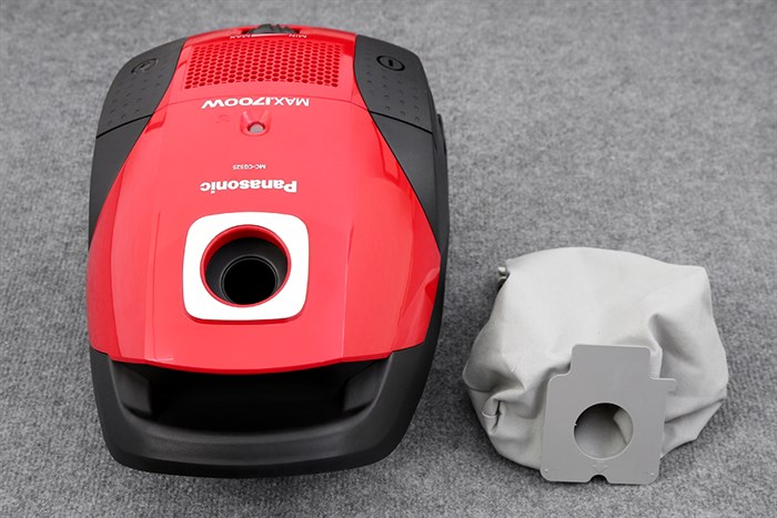 Máy hút bụi dạng hộp Panasonic MC-CG525RN49 Màu Đen - Đỏ