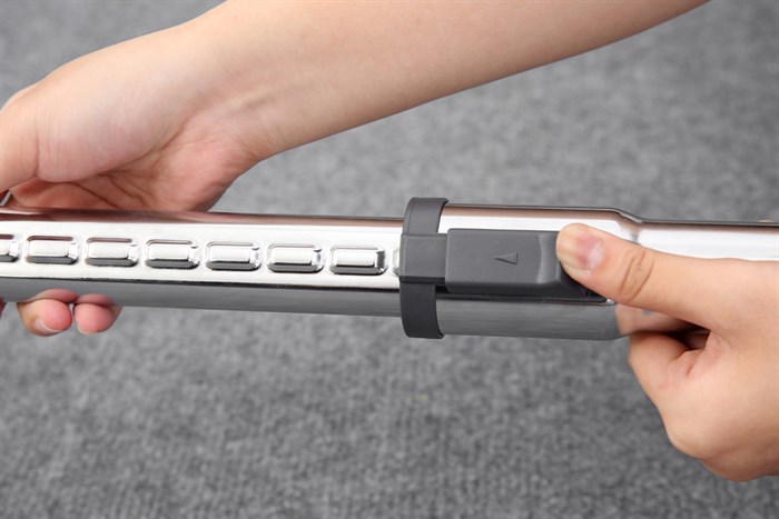 Máy hút bụi dạng hộp Panasonic MC-CG525RN49 Màu Đen - Đỏ