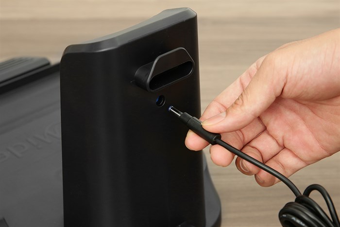 Máy hút bụi lau nhà Midea MWD-X8 Màu Trắng - Đen