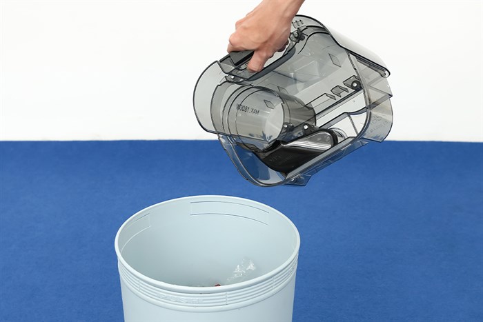 Máy hút bụi dạng hộp Panasonic MC-CL607RN49 Màu Đen - Đỏ