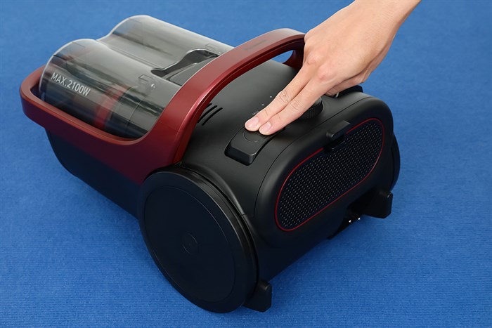 Máy hút bụi dạng hộp Panasonic MC-CL607RN49 Màu Đen - Đỏ