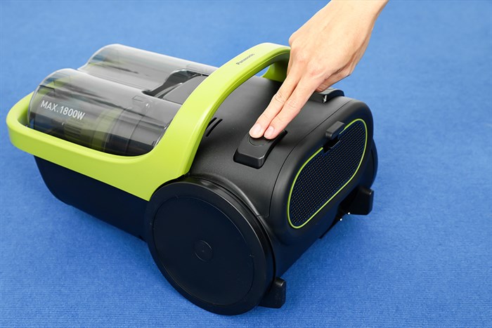 Máy hút bụi dạng hộp Panasonic MC-CL603GN49 Màu Đen - Xanh lá