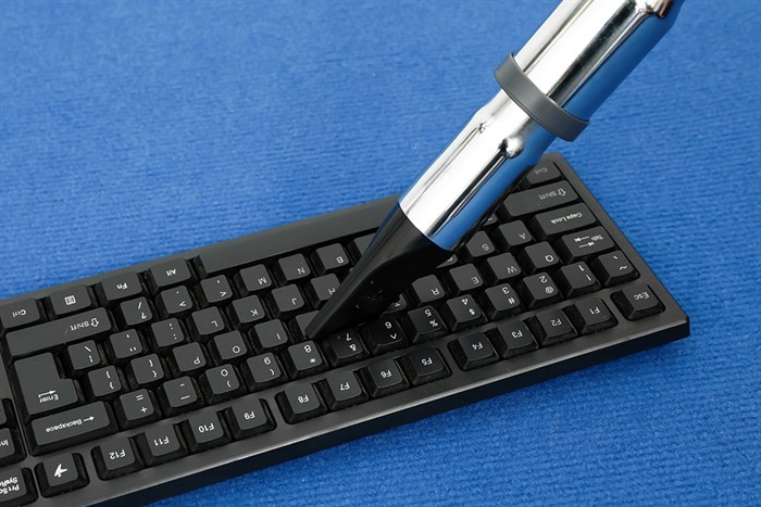 Máy hút bụi dạng hộp Panasonic MC-CL603GN49 Màu Đen - Xanh lá