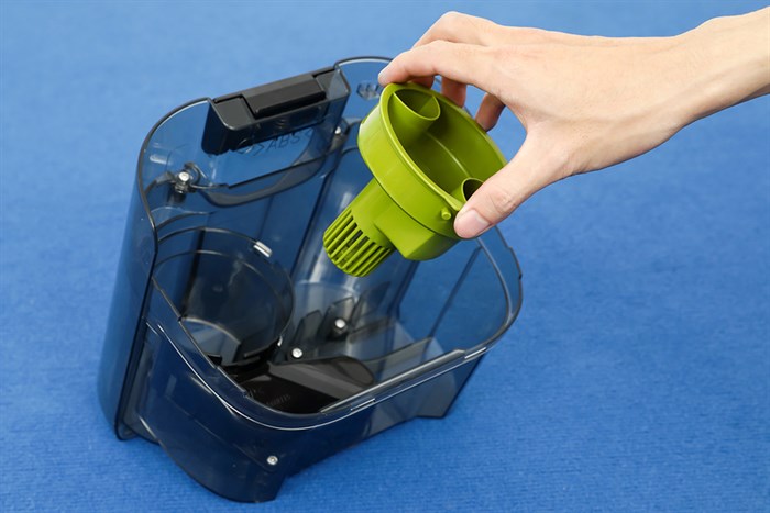 Máy hút bụi dạng hộp Panasonic MC-CL603GN49 Màu Đen - Xanh lá