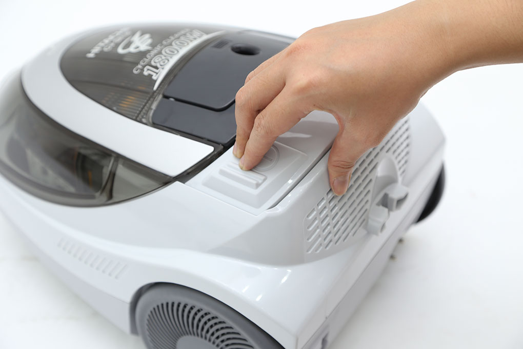 Máy hút bụi Hitachi SH18 1800 W hình 6 Máy hút bụi Hitachi SH18 1800 W hình 6