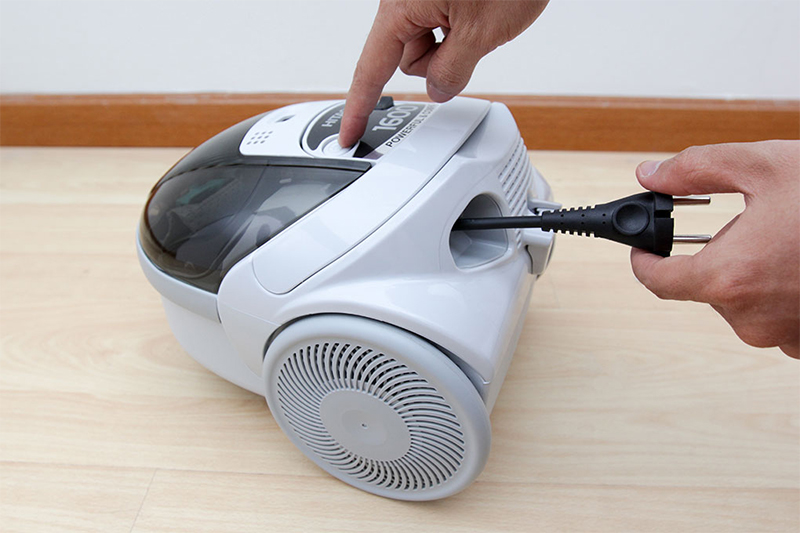 Máy hút bụi Hitachi BM16 GN