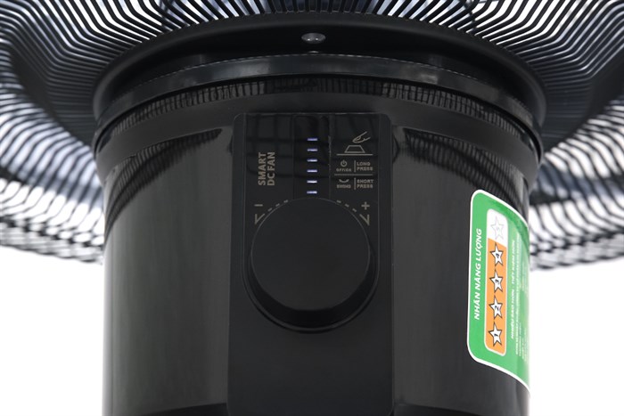 Quạt đứng AC 18 cánh DC inverter AIS01D1818 65W Màu Đen