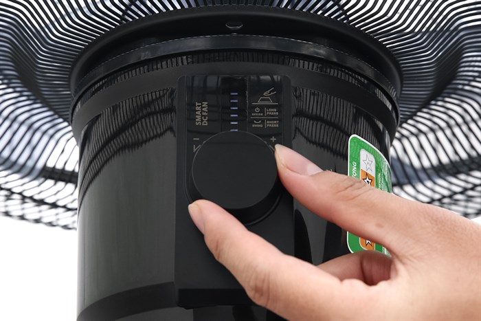 Quạt đứng AC 18 cánh DC inverter AIS01D1818 65W Màu Đen