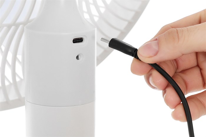 Quạt sạc điện Rapido 7 cánh RBF-30 30W Màu Trắng