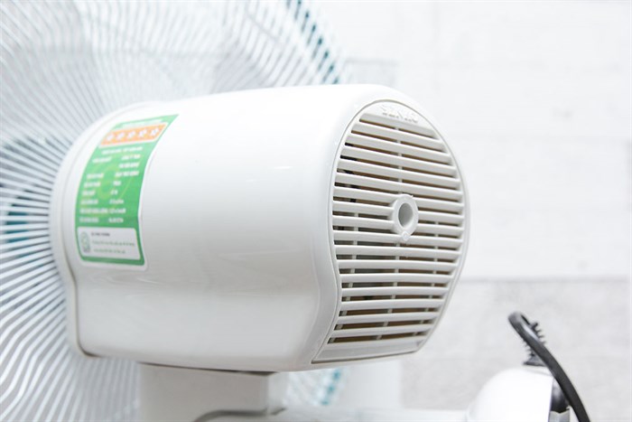 Quạt treo tường Senko TR828 Màu Cốm