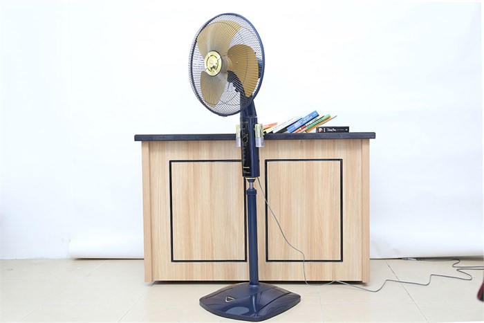 Quạt đứng Panasonic F-407WGO Màu Đen