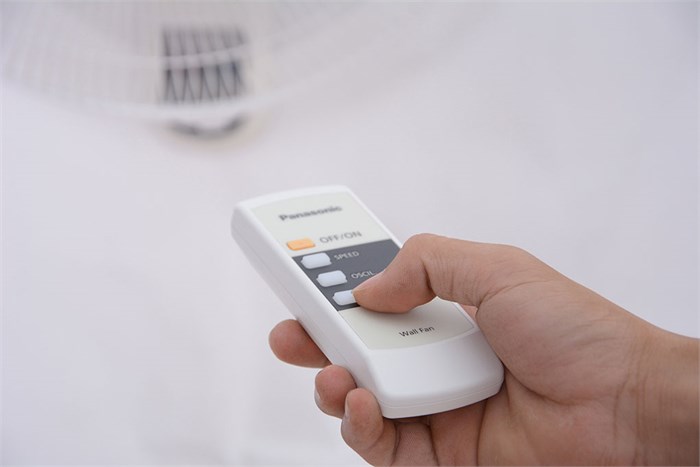 Quạt treo Panasonic F-409MG Màu Trắng