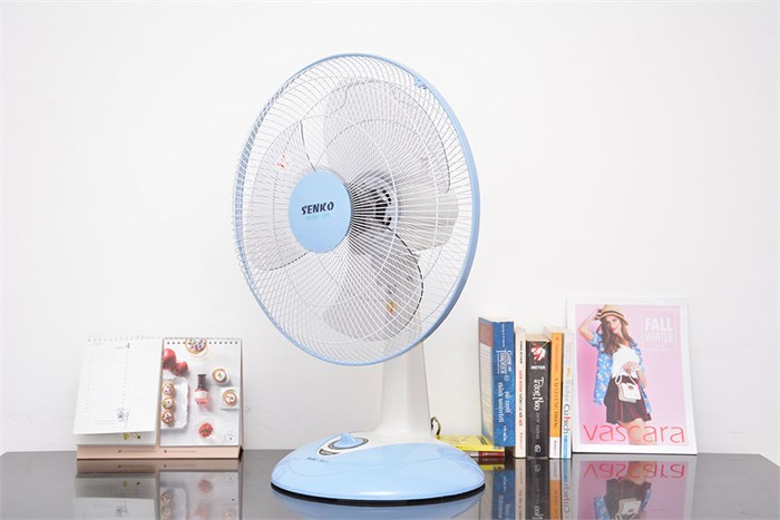 Quạt bàn Senko B813 Màu Trắng - Xanh