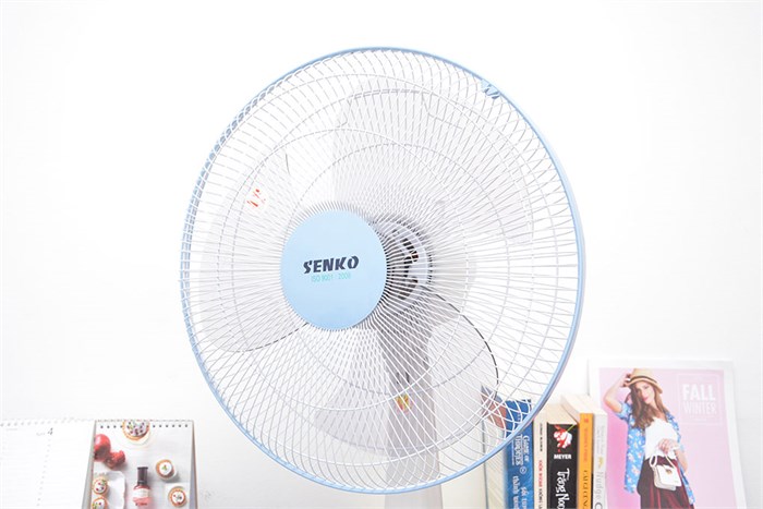 Quạt bàn Senko B813 Màu Trắng - Xanh