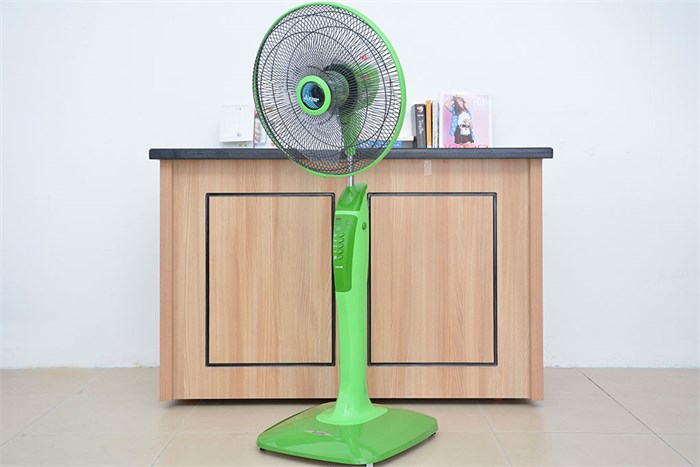 Quạt đứng Mitsubishi LV 16-RR-CY Màu Xanh lá