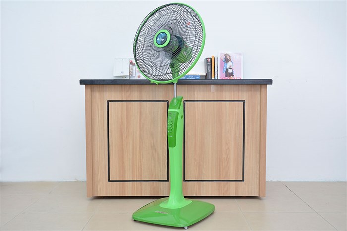 Quạt đứng Mitsubishi LV 16-RR-CY Màu Xanh lá
