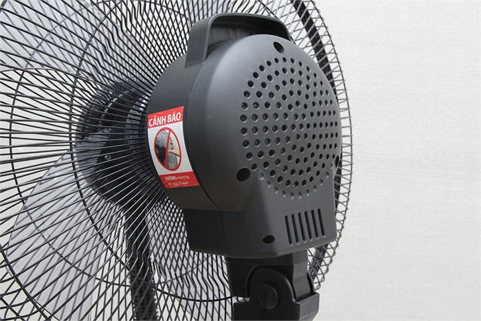 Quạt phun sương Comet CM8806 Màu Nâu