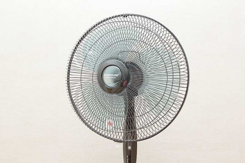 Quạt đứng Sunhouse SHD 7631 Đen