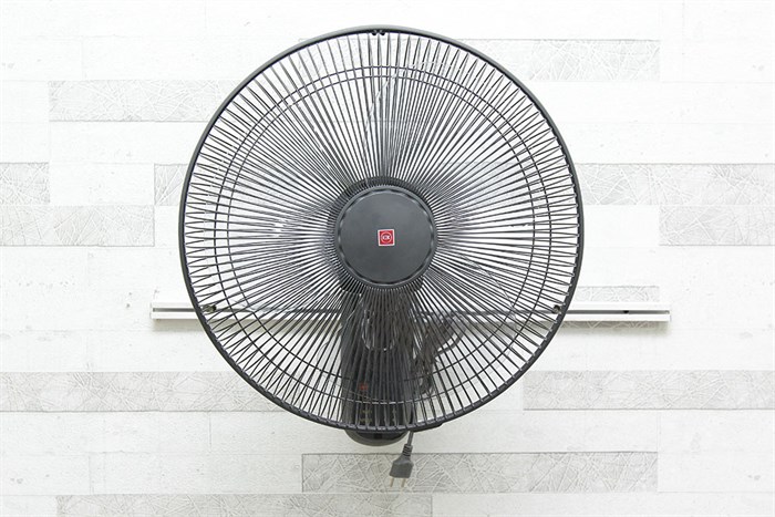 Quạt treo tường KDK 3 cánh M40M 51W Màu Đen