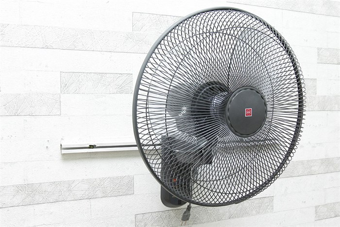 Quạt treo tường KDK 3 cánh M40M 51W Màu Đen