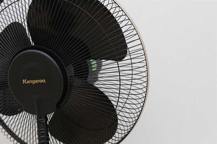 Quạt phun sương Kangaroo KG208 Màu Vàng đồng