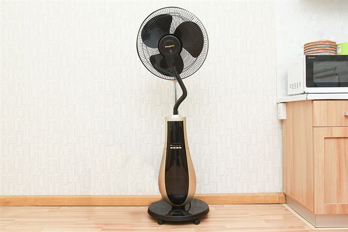 Quạt phun sương Kangaroo KG558 Màu Đen