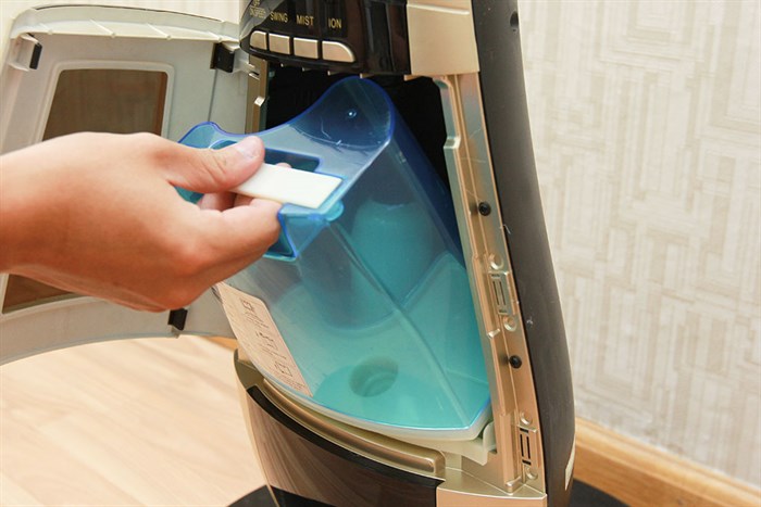 Quạt phun sương Kangaroo KG558 Màu Đen