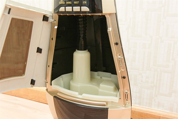 Quạt phun sương Kangaroo KG558 Màu Đen