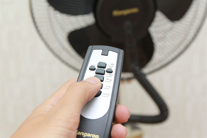 Quạt phun sương Kangaroo KG558 Màu Đen