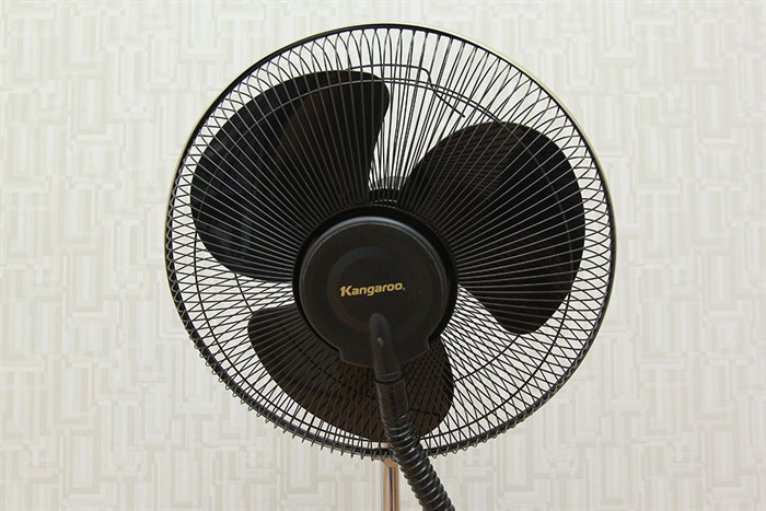 Quạt phun sương Kangaroo KG558 Màu Đen