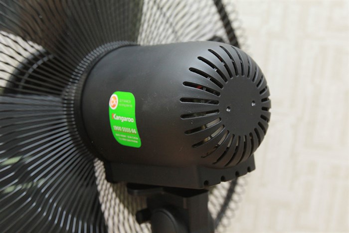 Quạt phun sương Kangaroo KG558 Màu Đen