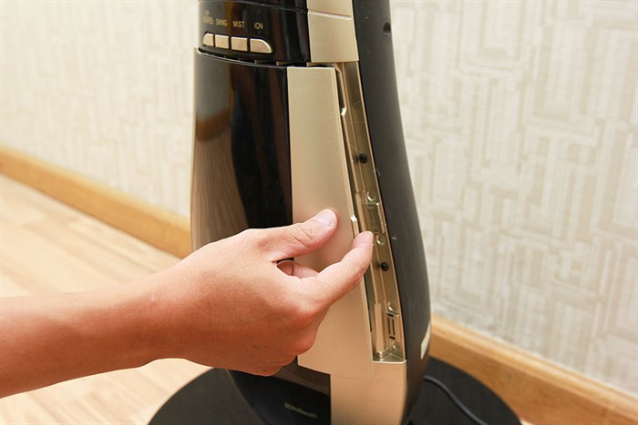 Quạt phun sương Kangaroo KG558 Màu Đen