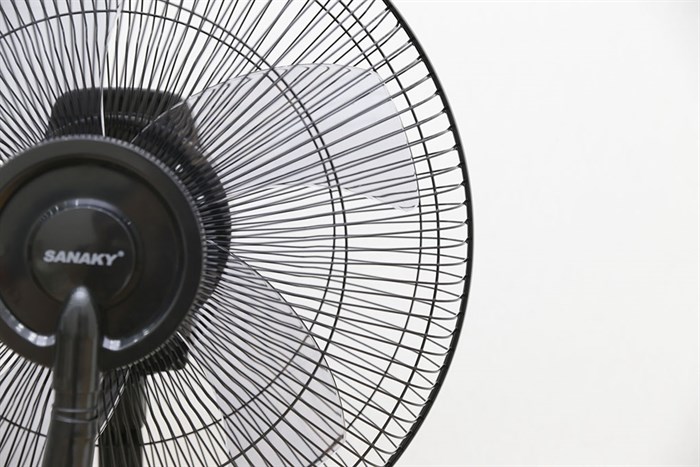 Quạt phun sương Sanaky SNK999HY Màu Đen - Đỏ
