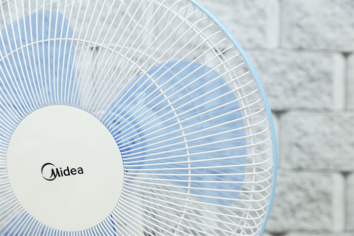 Quạt đứng Midea FS40-11V Màu Trắng