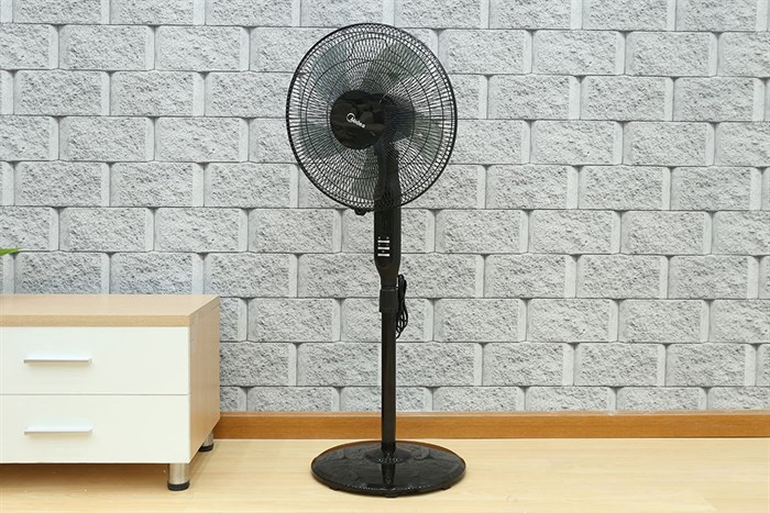 Quạt đứng Midea 5 cánh FS40-15QR 55W Màu Đen