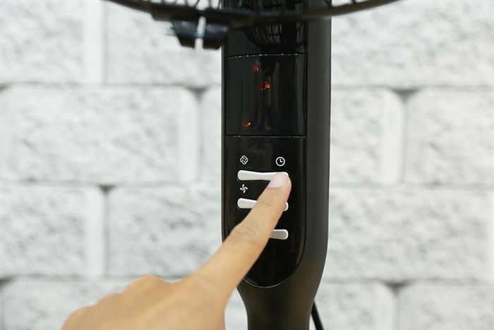 Quạt đứng Midea 5 cánh FS40-15QR 55W Màu Đen