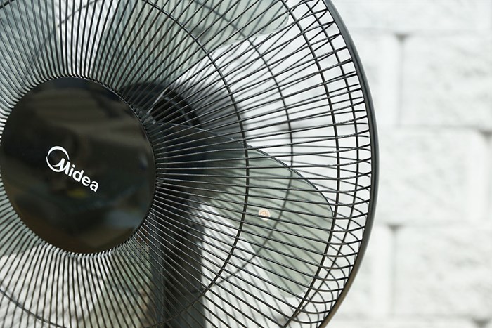 Quạt đứng Midea 5 cánh FS40-15QR 55W Màu Đen
