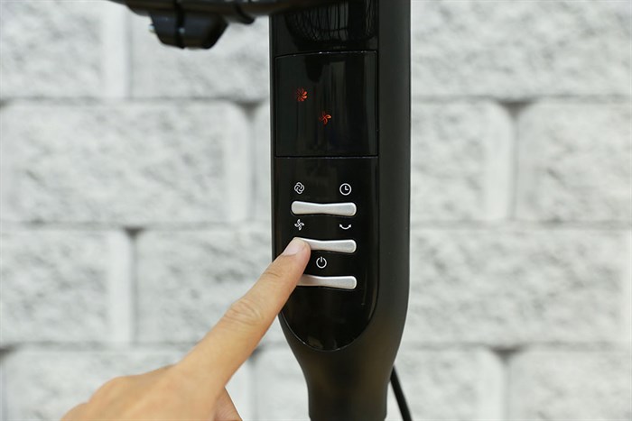 Quạt đứng Midea 5 cánh FS40-15QR 55W Màu Đen