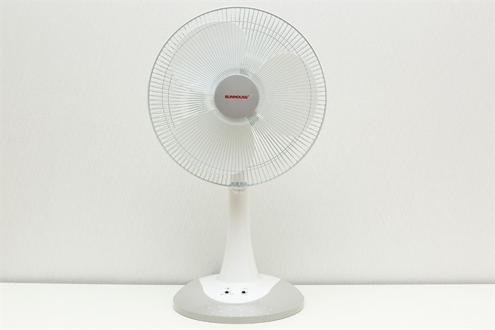 Quạt sạc điện Sunhouse SH762 Màu Trắng - Xám