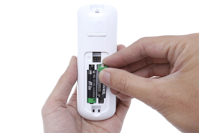 Máy lạnh Samsung Inverter 2.5 HP AR24NVFHGWKNSV Màu Trắng