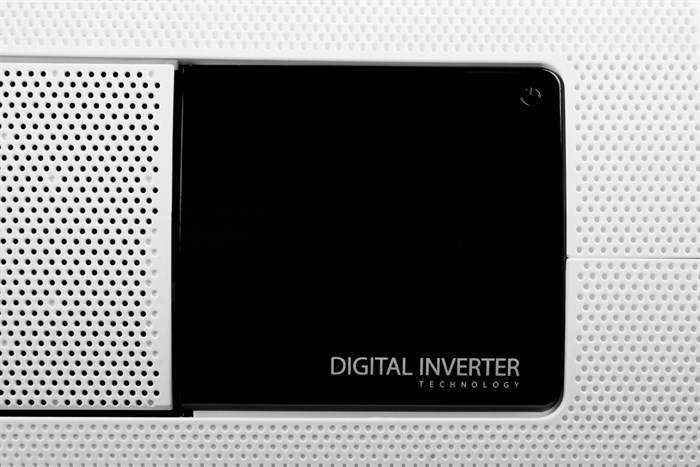 Máy lạnh Samsung Wind-Free Inverter 2 HP AR18TYGCDWKNSV Màu Trắng