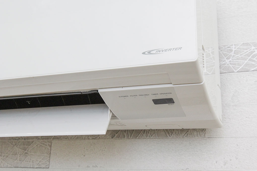 Máy lạnh Toshiba Inverter 1.5 HP RAS-H13G2KCV-V Màu Trắng