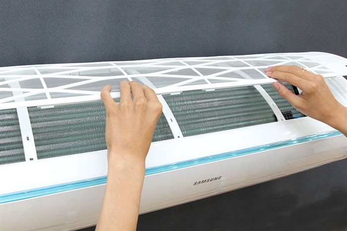 Máy lạnh Samsung 2.5 HP AR24KCFSSURNSV Màu Trắng